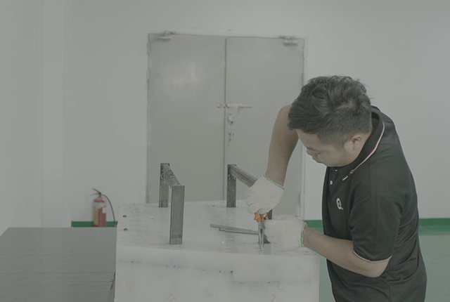 Vacuum Casting Mold Installation | Jucheng Precision