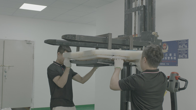 Reaction injection molded part out | Jucheng Precision