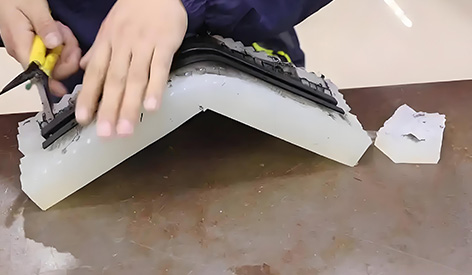 硅胶模具脱模1