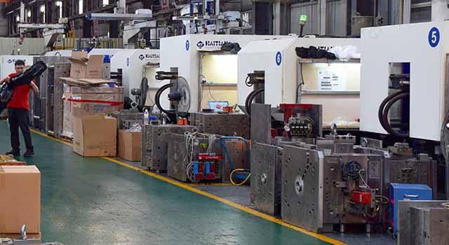 Injection molding shop